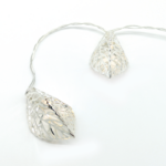 "METAL LEAVES" 10LED ΛΑΜΠΑΚ ΣΕΙΡΑ ΜΠΑΤΑΡ.(3xAA)ΘΕΡΜΟ ΛΕΥΚΟ ΑΣΗΜΙ ΜΕΤΑΛΛΟ IP20 135+30cm  ΔΙΑΦΑΝ ΚΑ ACA - X061011251