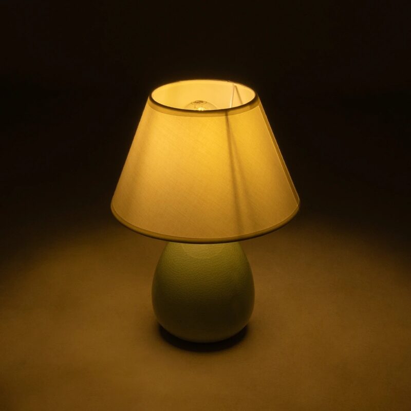 GLOBOSTAR® CESTA 204-0182 Μοντέρνο Επιτραπέζιο Φωτιστικό Πορτατίφ με Ντουί 1 x E27 AC 220-240V IP20 – Λαδί & Μπεζ – Μ22 x Π22 x Υ30cm