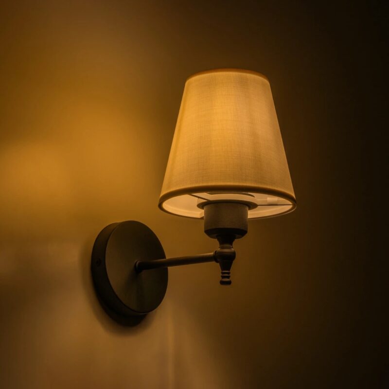 GLOBOSTAR® ELEGANTE 204-0186 Μοντέρνο Φωτιστικό Τοίχου – Απλίκα με Ντουί 1 x E27 AC 220-240V IP20 – Μαύρο & Μπεζ – Μ14 x Π22 x Υ24cm