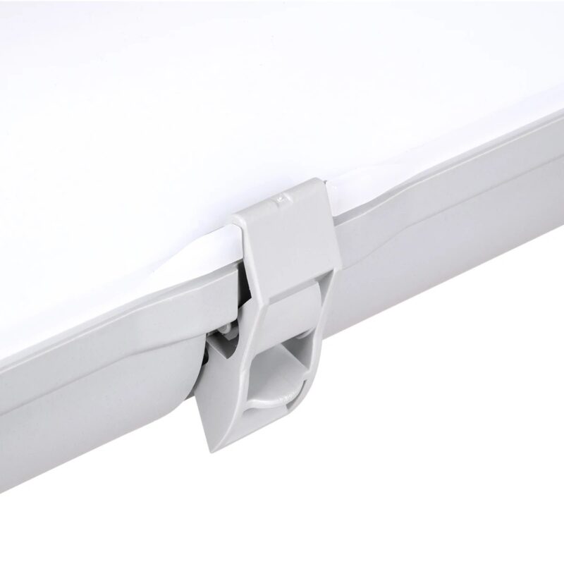 GLOBOSTAR® EMERGANO 60179 60cm Γραμμικό Βιομηχανικό Φωτιστικό Tri-Proof Τεχνολογίας Emergency με Ενσωματωμένη Μπαταρία Li-Ion 3.7V 2600mAH & Αυτονομία 3 Ώρες LED 24W 3120lm 120° AC 220-240V Αδιάβροχο IP65 Ψυχρό Λευκό 6000K – LUMILEDs SMD Chip & TÜV SÜD Driver – Γκρι με Γαλακτερό Κάλυμμα Πλαστικό PC – Μ60 x Π10.5 x Υ8cm – 5 Χρόνια Εγγύση
