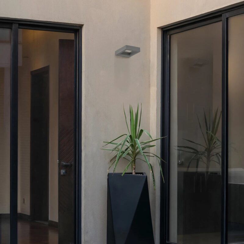 kelvo® AURA KLV-101-0117 Φωτιστικό Τοίχου / Απλίκα LED 7W 875lm 45° AC 220-240V Αδιάβροχο IP65 Θερμό Λευκό 2700K – Bridgelux COB Chip & TÜV SÜD Driver – Γκρι Ανθρακί Ματ – Μ13 x Π15 x Υ4.5cm – 5 Χρόνια Εγγύηση