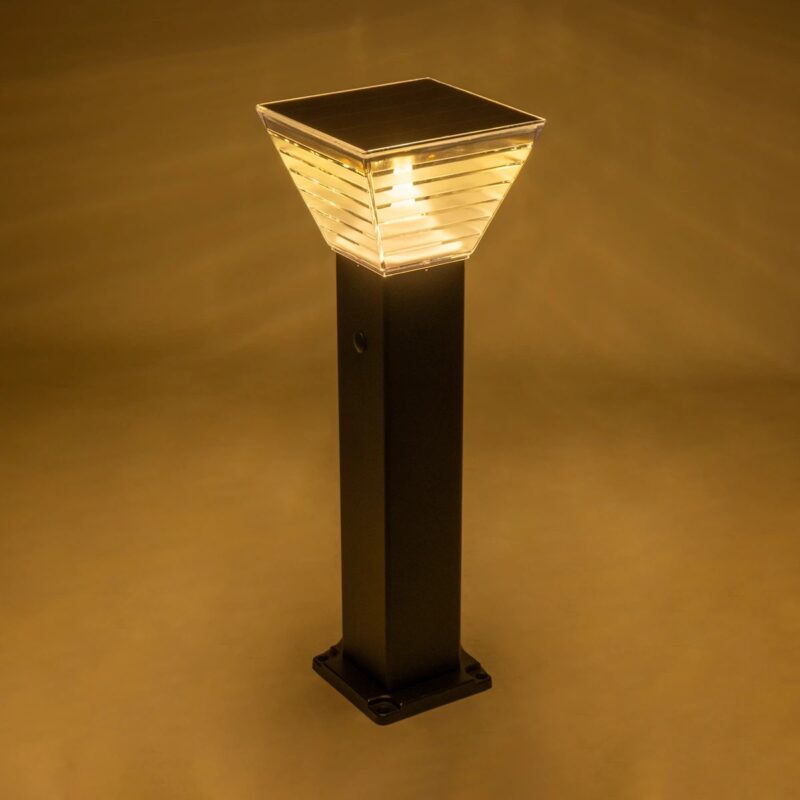 GLOBOSTAR® VEGGIE 90524 Φωτιστικό Κολωνάκι Κήπου LED 10W 500lm 120° με Ενσωματωμένο Φωτοβολταϊκό Panel 6V 2W & Επαναφορτιζόμενη Μπαταρία Li-ion 3.2V 6000mAh με Αισθητήρα Ημέρας-Νύχτας Αδιάβροχο IP65 All in One CCT 6000K-4500K – Sanan SMD Chip – Μαύρο – Μ19.5 x Π19.5 x Υ60cm – 2 Χρόνια Εγγύηση