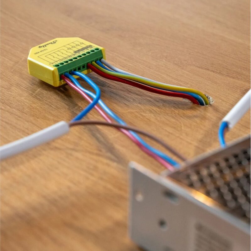 Shelly Plus RGBW PM | Smart Wi-Fi / Bluetooth RGBW / RGB / Mono-Color  Dimmer Controller με Μέτρηση Ρεύματος & Έλεγχο LED Ταινίας 12/24V 120W/240W – EAN 3800235265635